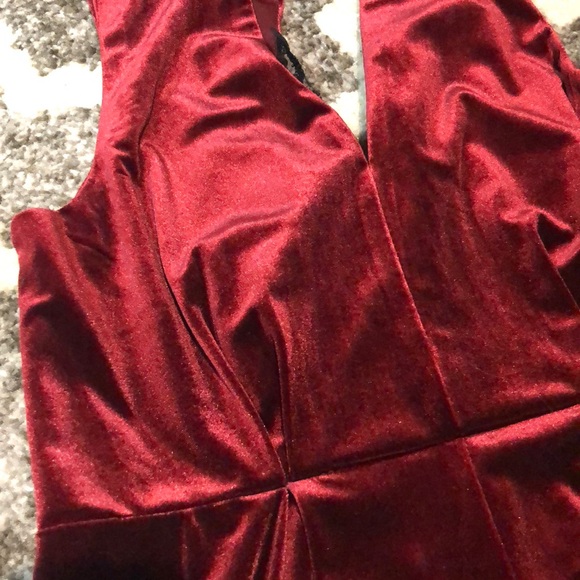 Red velvet romper - Picture 2 of 4